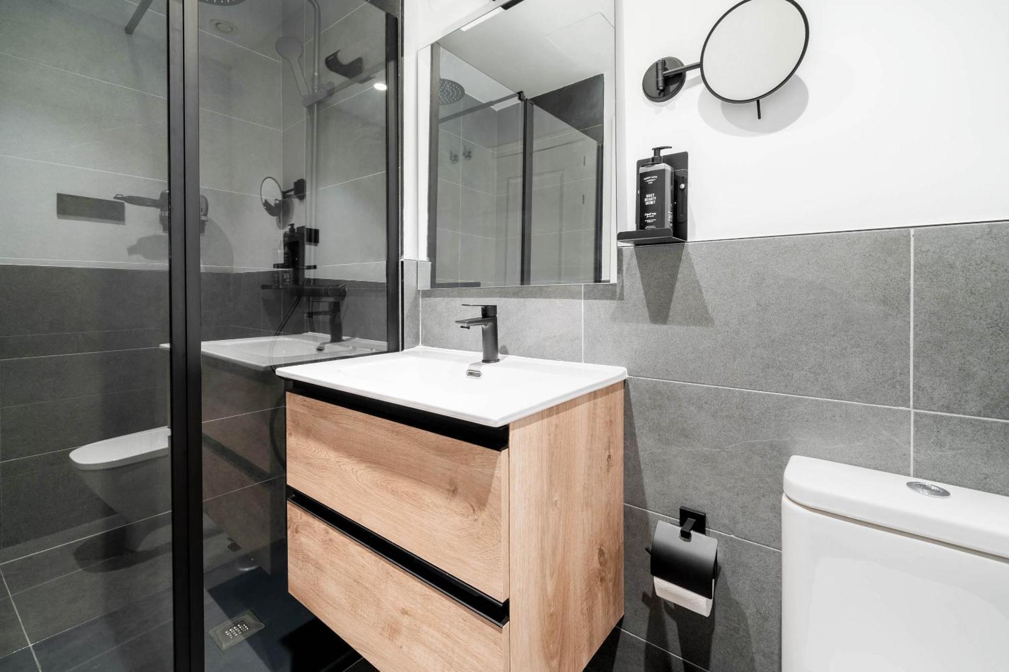 Limehome Malaga Calle Victoria Екстериор снимка