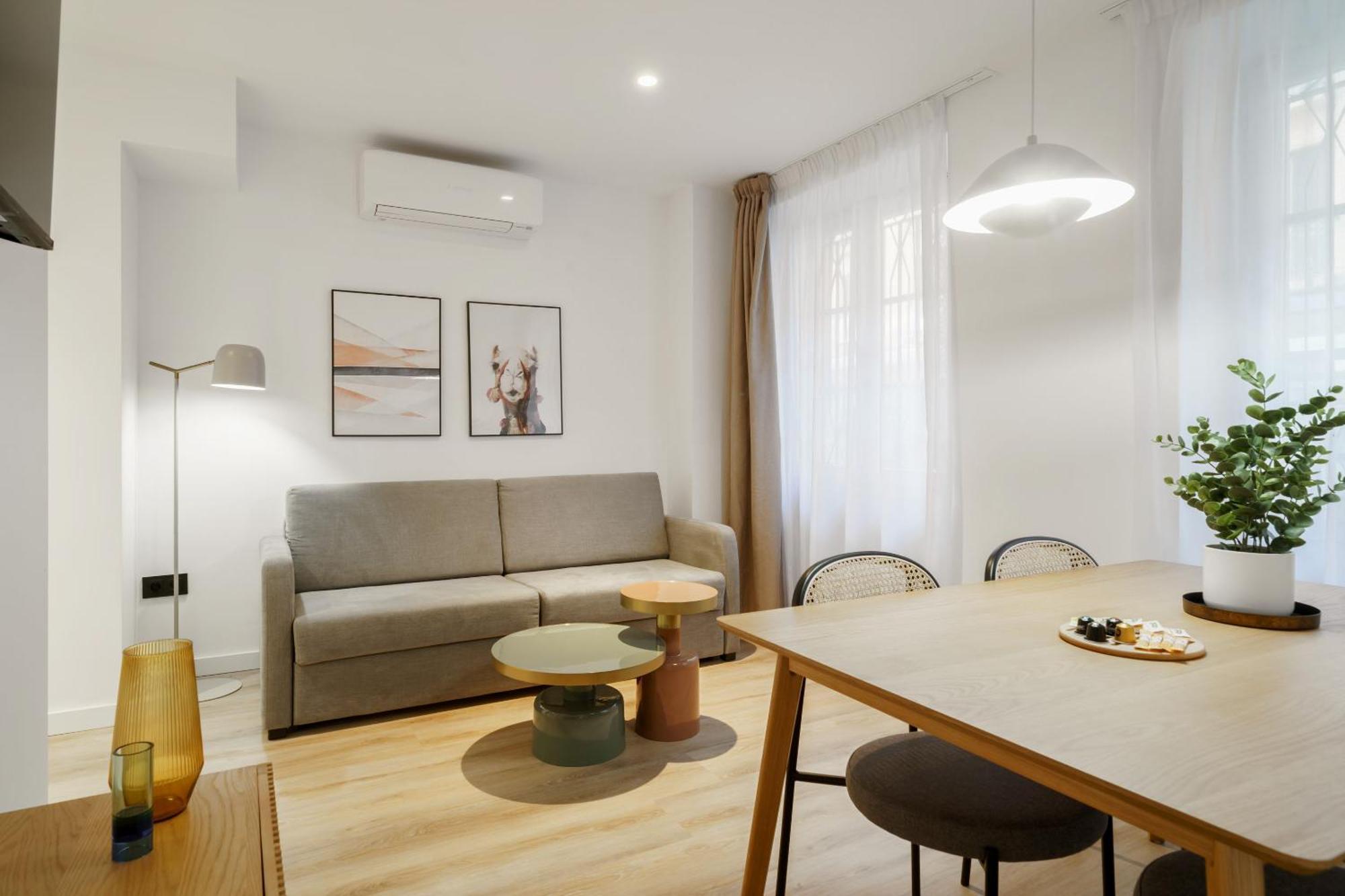 Limehome Malaga Calle Victoria Екстериор снимка