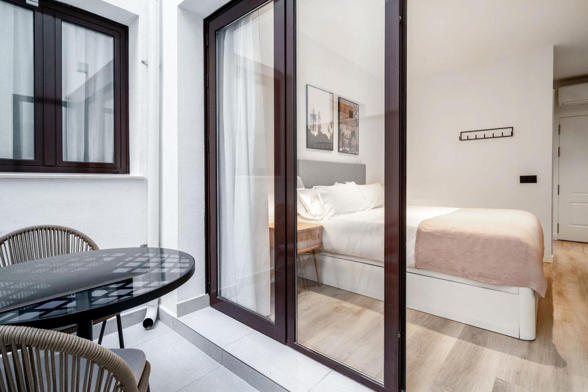 Limehome Malaga Calle Victoria Екстериор снимка
