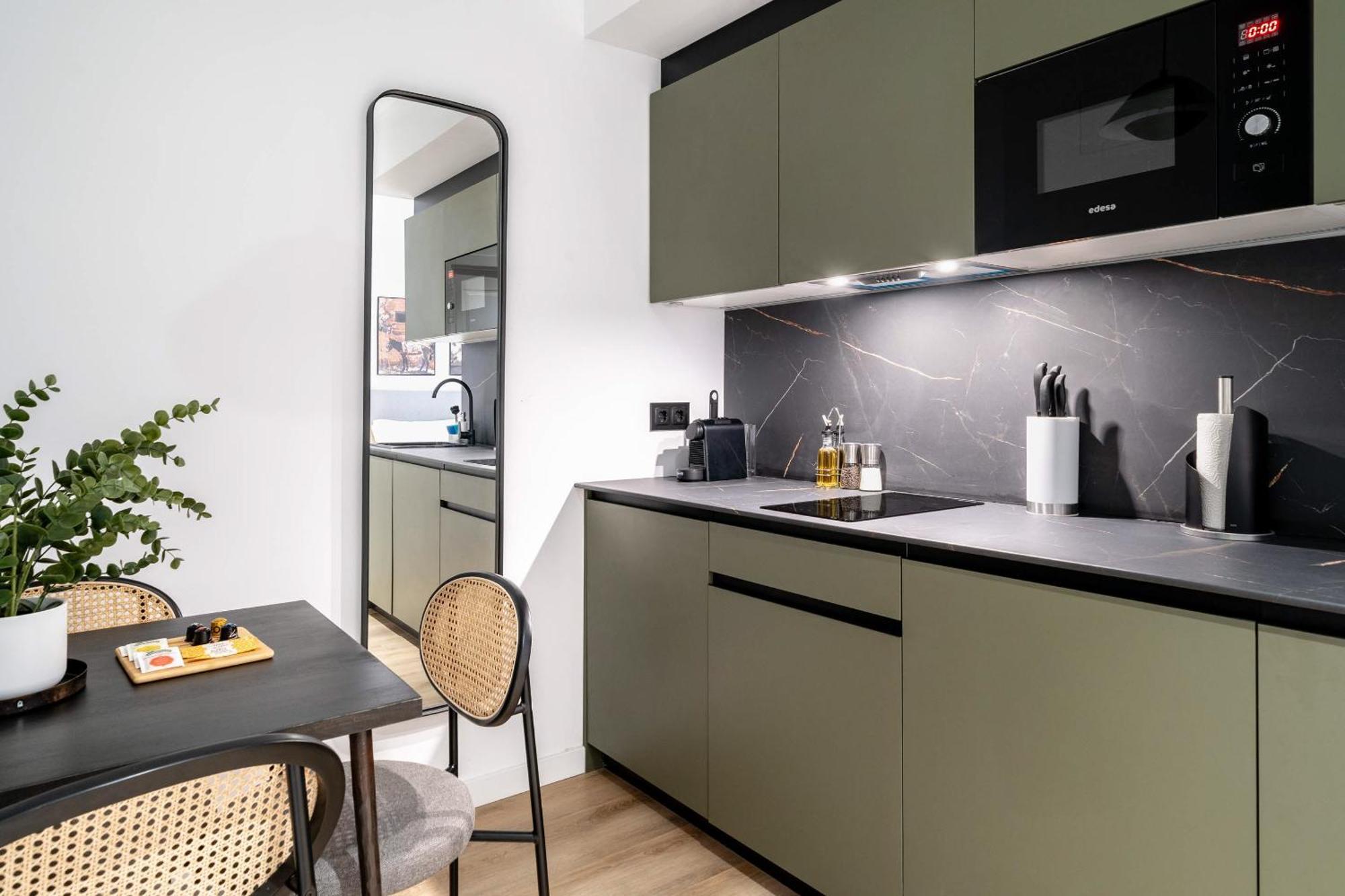 Limehome Malaga Calle Victoria Екстериор снимка