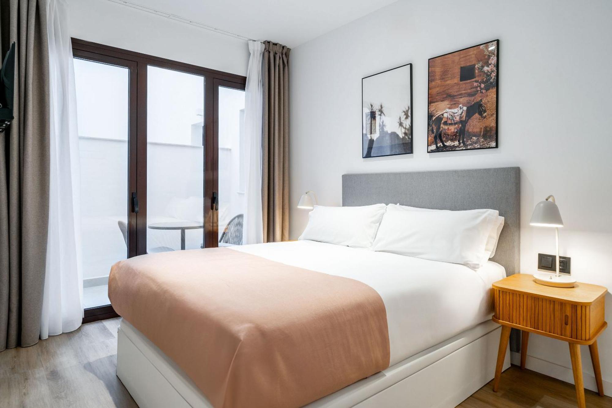 Limehome Malaga Calle Victoria Екстериор снимка