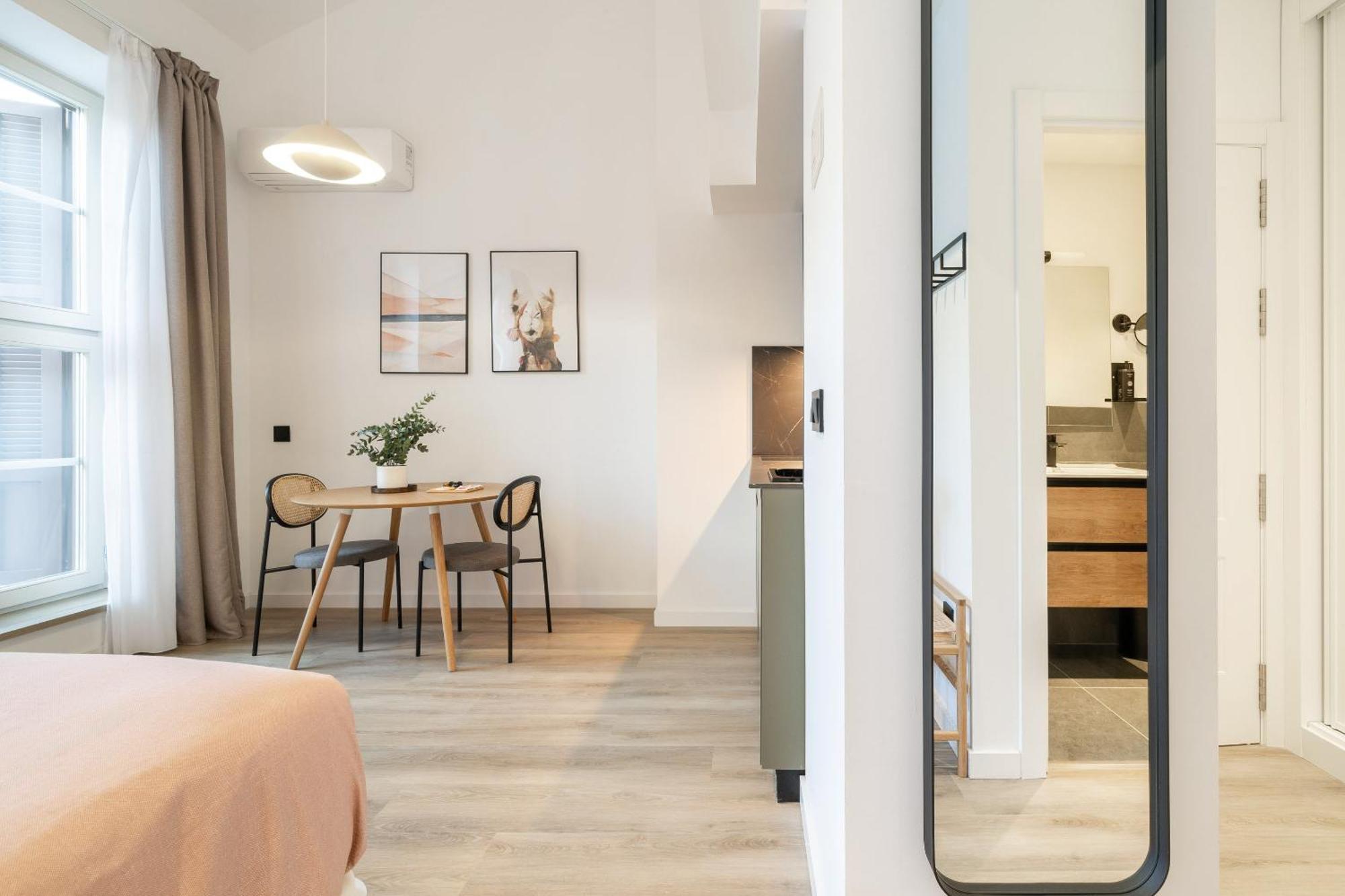 Limehome Malaga Calle Victoria Екстериор снимка