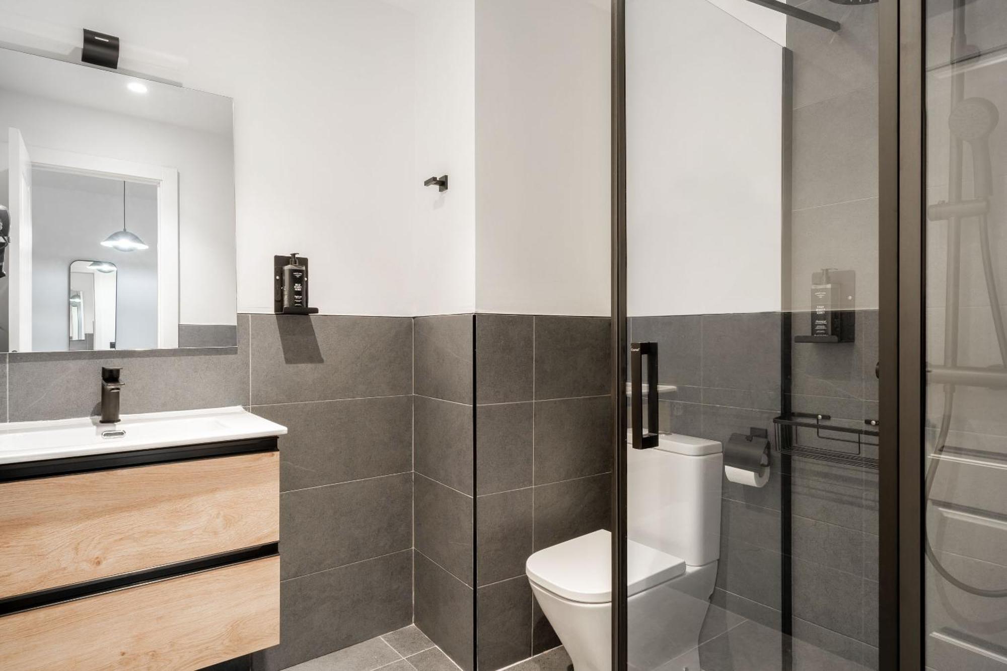 Limehome Malaga Calle Victoria Стая снимка
