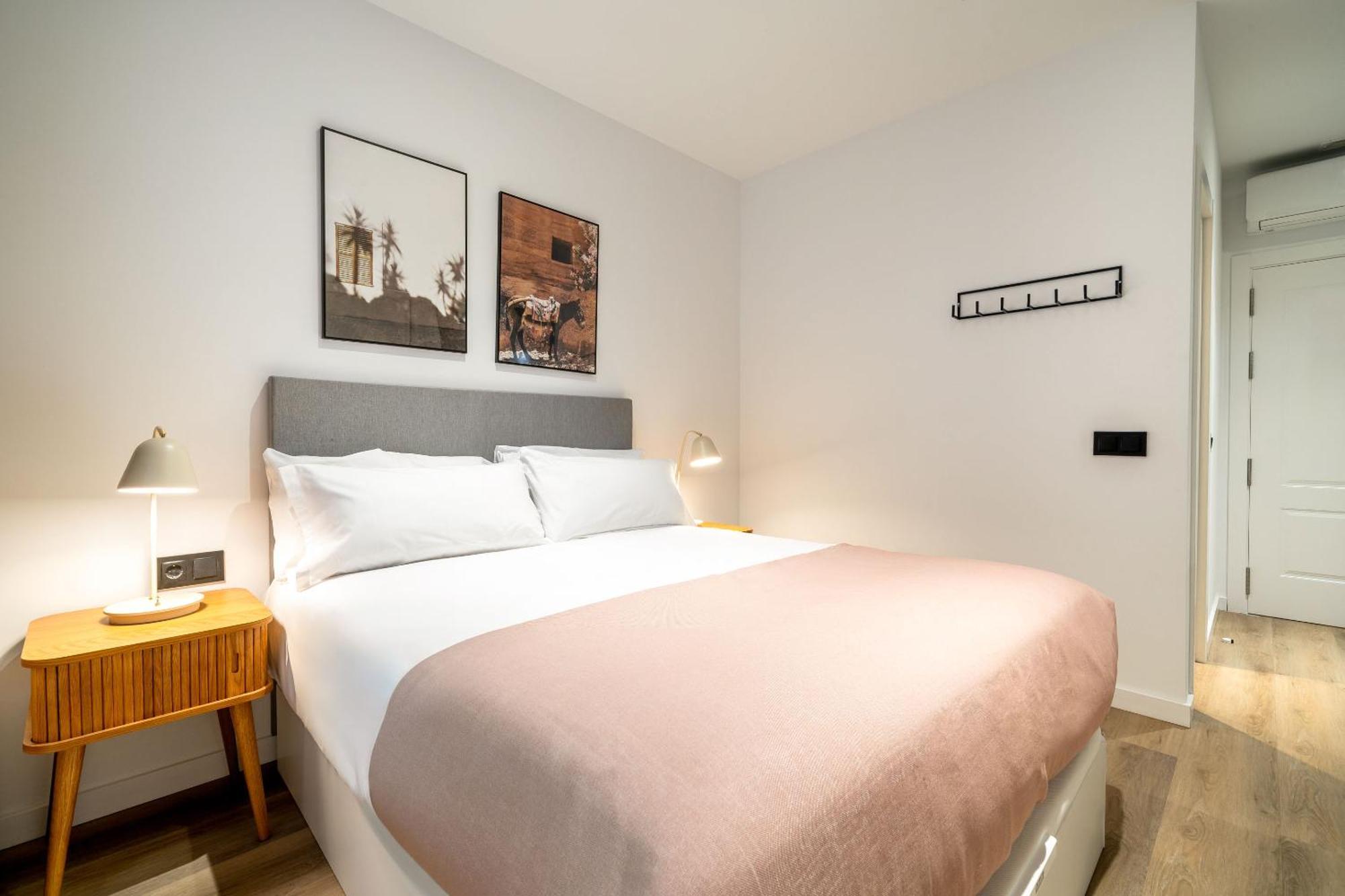 Limehome Malaga Calle Victoria Екстериор снимка