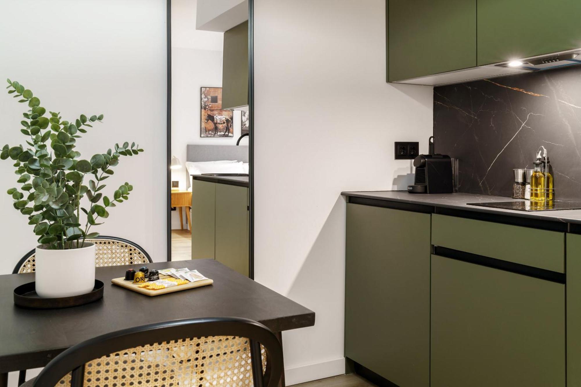 Limehome Malaga Calle Victoria Екстериор снимка